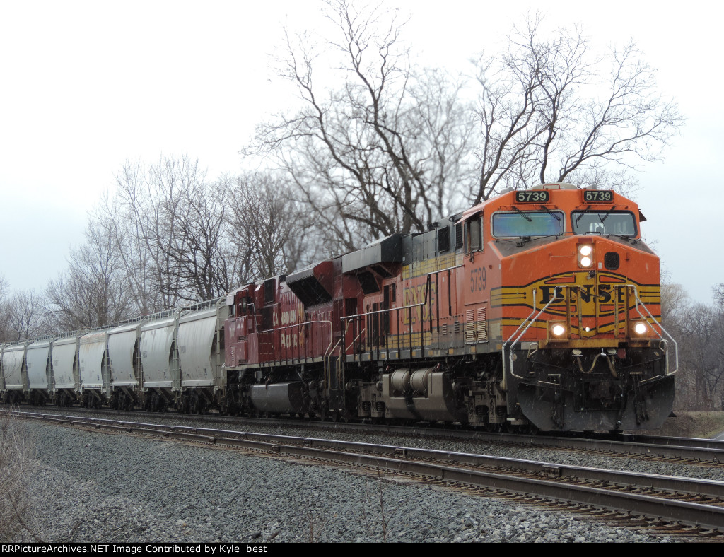 BNSF 5739 on 68N